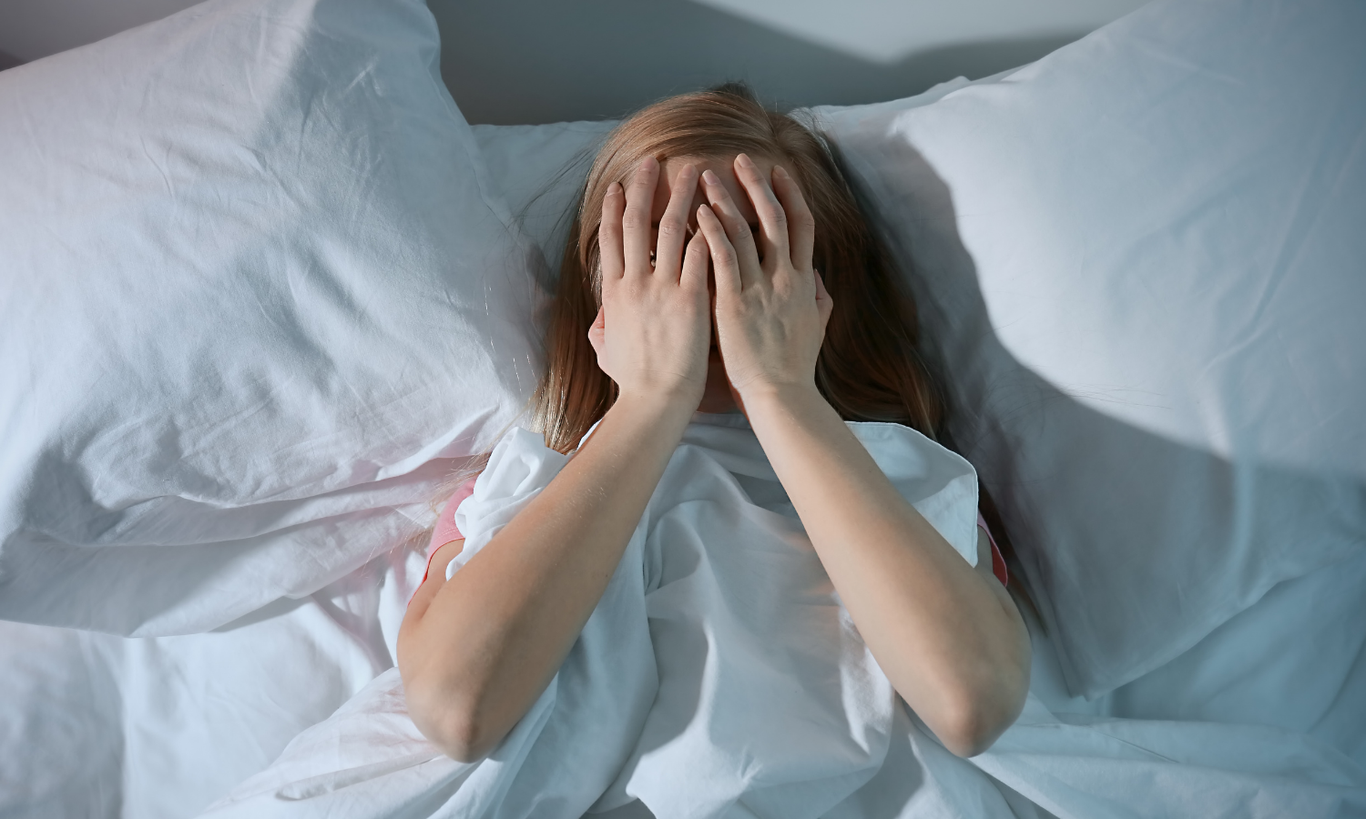 Zaburzenia snu: wpływ THC i CBD na architekturę snu