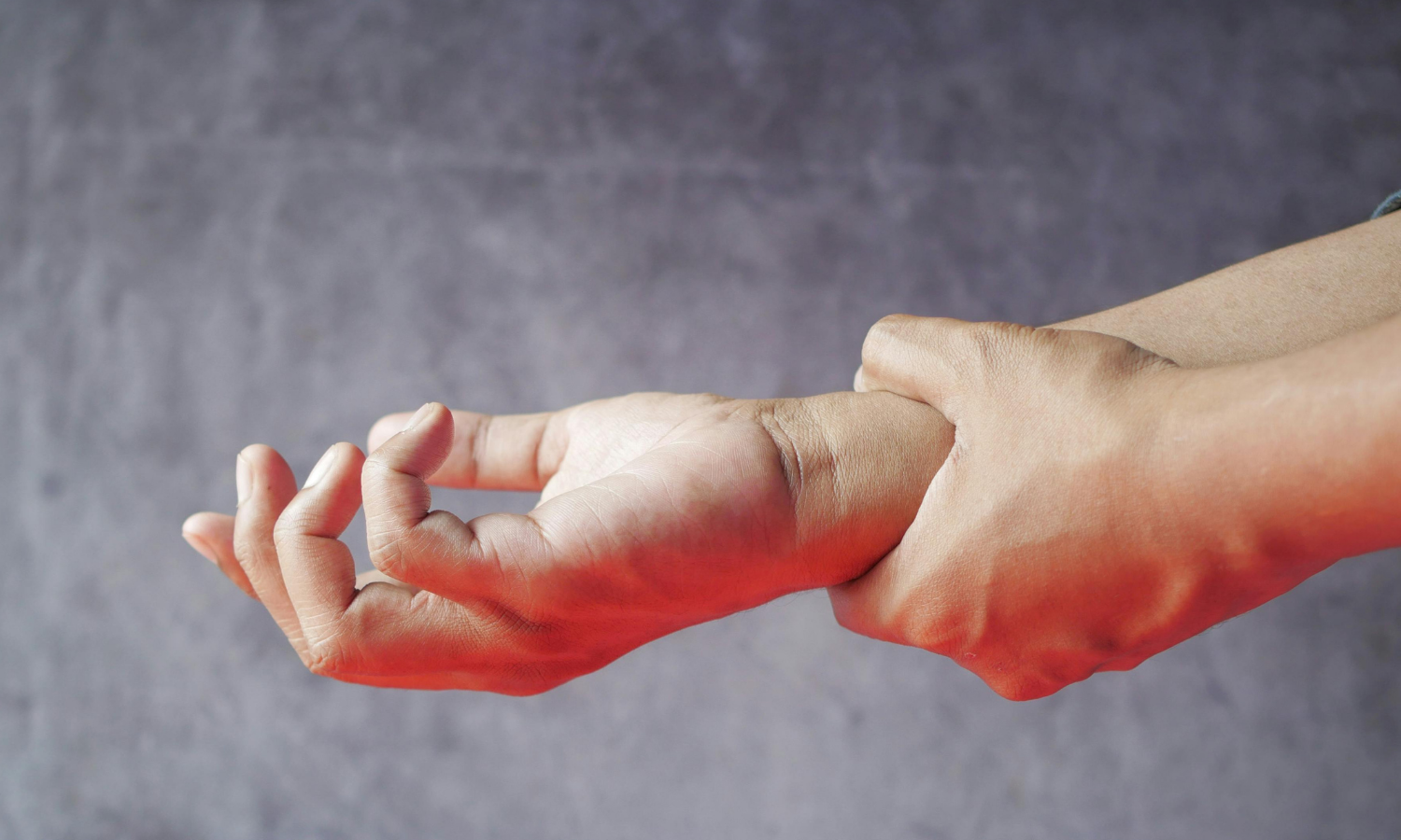 Zapalne choroby stawów (ZZSK, ŁZS) – czy kannabinoidy mogą pomóc w łagodzeniu bólu i porannej sztywności?